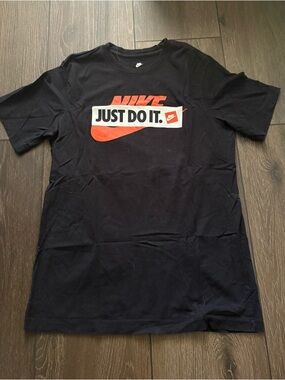 nike t shirt